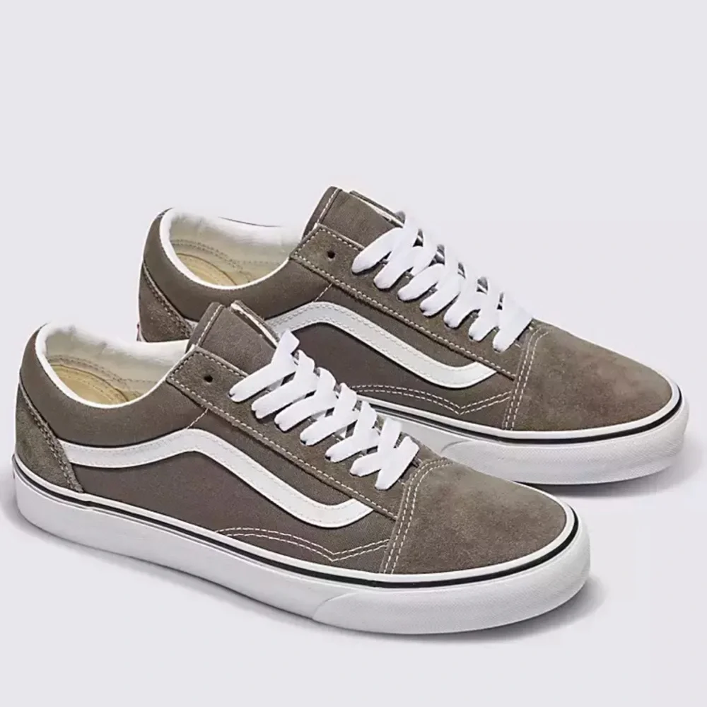 Vans Men’s Old Skool
Color Theory Bungee Cord
VN0005UF9JC
Sneakers - Picture 8 of 16